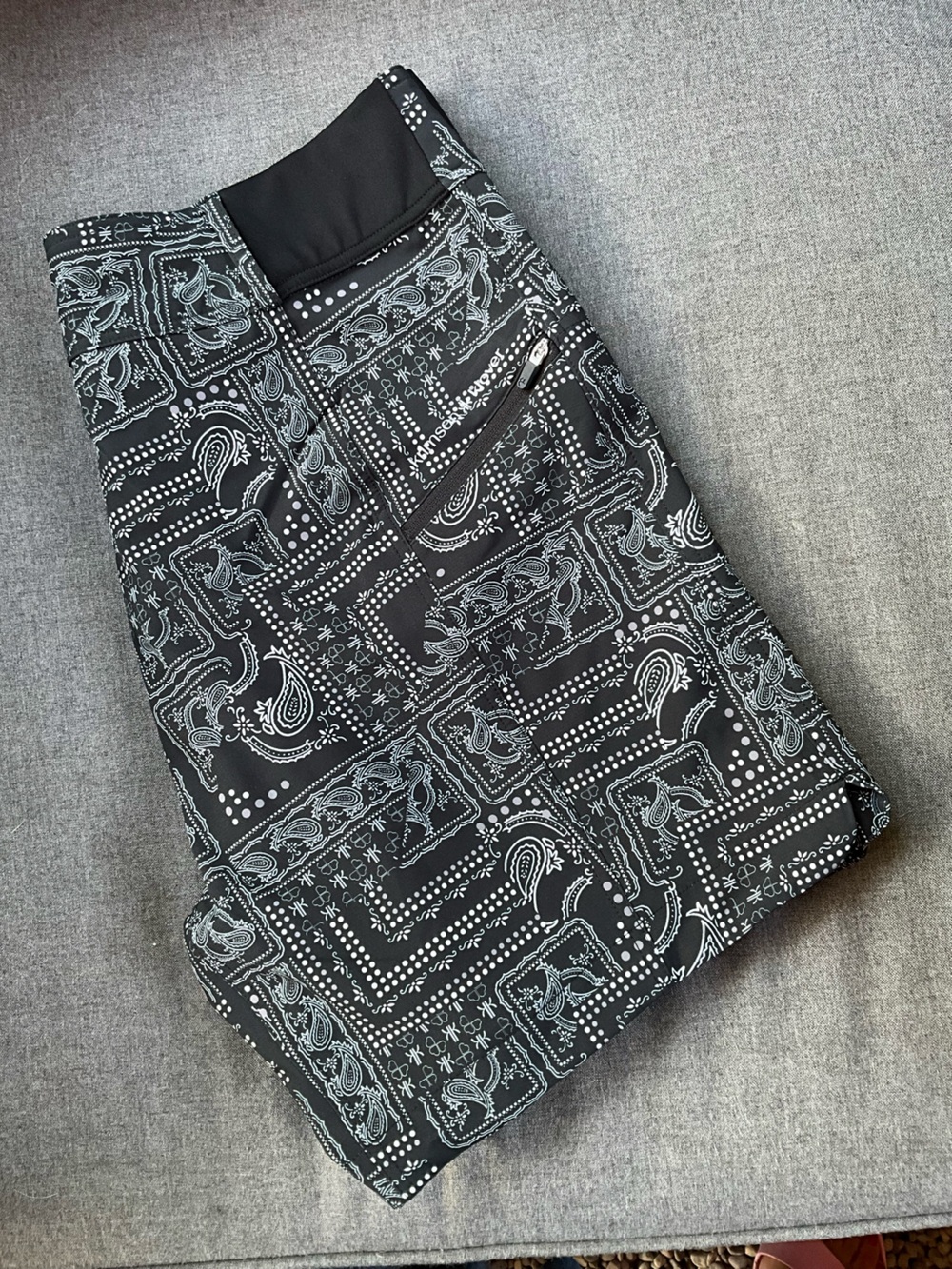 Krimson Klover Black Bandana-Print Sienna 7" Women’s Shorts - Picture 4 of 7